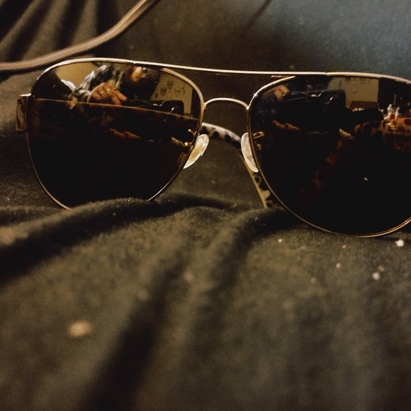 Coach sunglasses (prescription, but lenses can be changed) - Picture 4 of 5